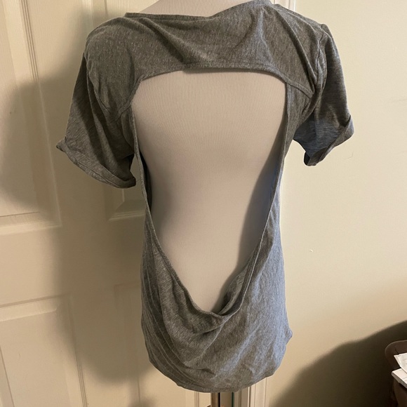 Very cool RVCA open back t-shirt - Picture 7 of 12